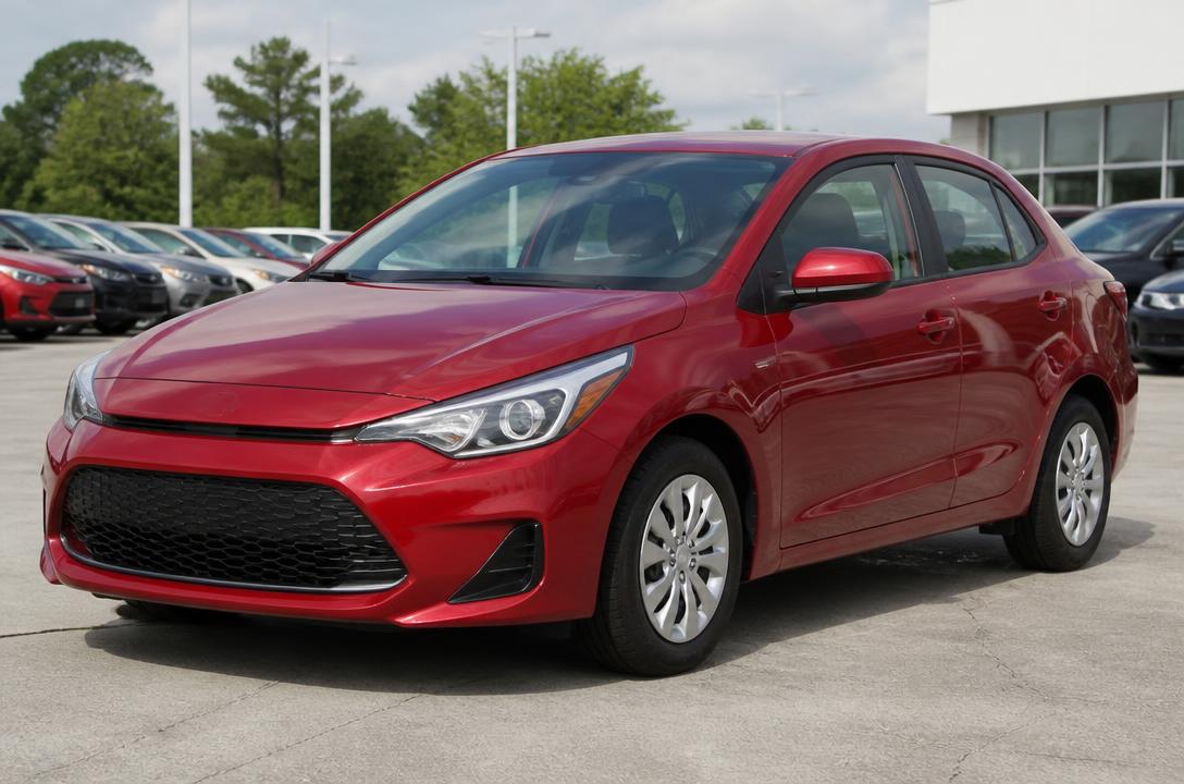 Sedan vermelho no pátio da Broker Veículos
